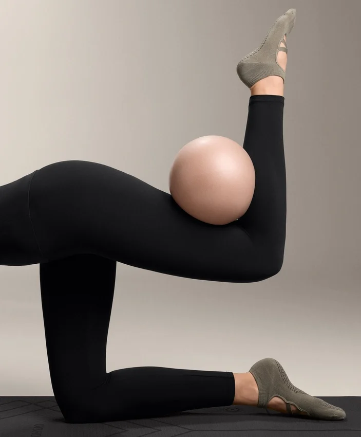 2 Çift Pamuk Karışımlı Çapraz Kayışlı Yoga ve Pilates Çorabı 2 Çift Pamuk Karışımlı Çapraz Kayışlı Yoga ve Pilates Çorabı