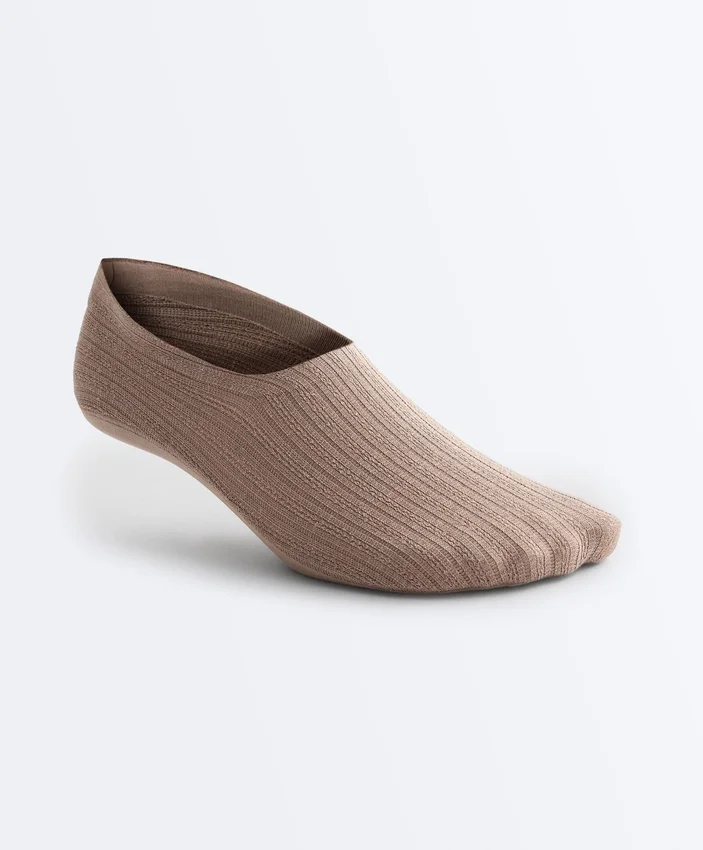 2 Çift Yüksek Kesimli Pamuklu Görünmez Çoraplar 2 Çift Yüksek Kesimli Pamuklu Görünmez Çoraplar