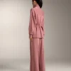 Ayarlanabilir bel ve çizgili dokuya sahip uzun ceket Ayarlanabilir bel ve çizgili dokuya sahip uzun ceket