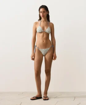 Orta örtücülükte dalga desenli kroşe bağcıklı bikini külotları