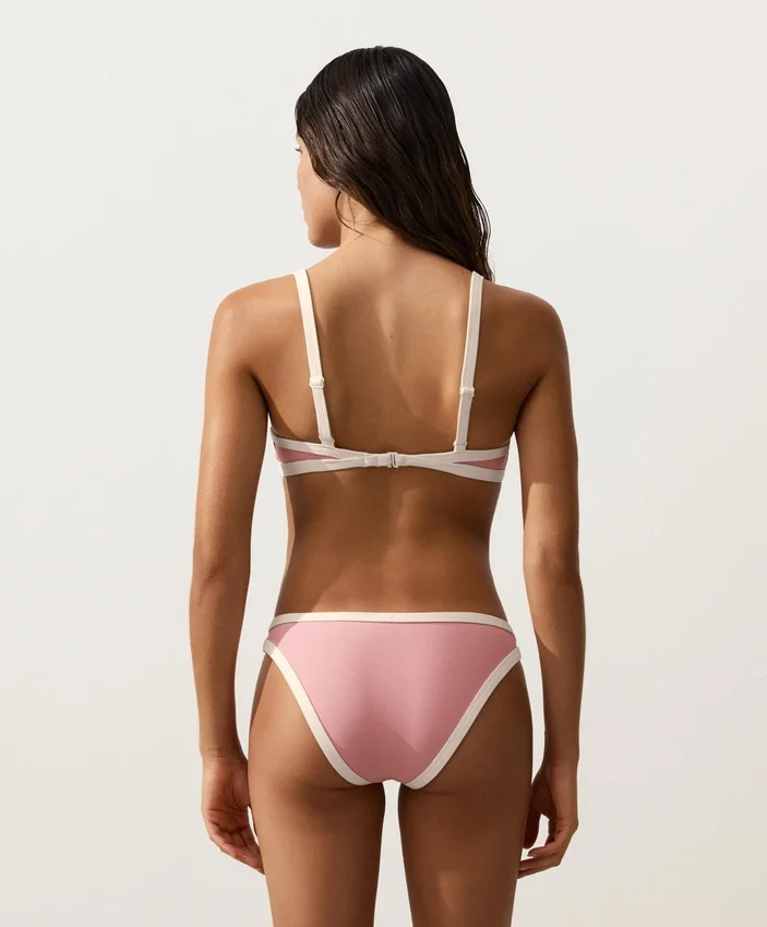 Kontrast Süslemeli Üçgen Bikini Üst Giyim Kontrast Süslemeli Üçgen Bikini Üst Giyim
