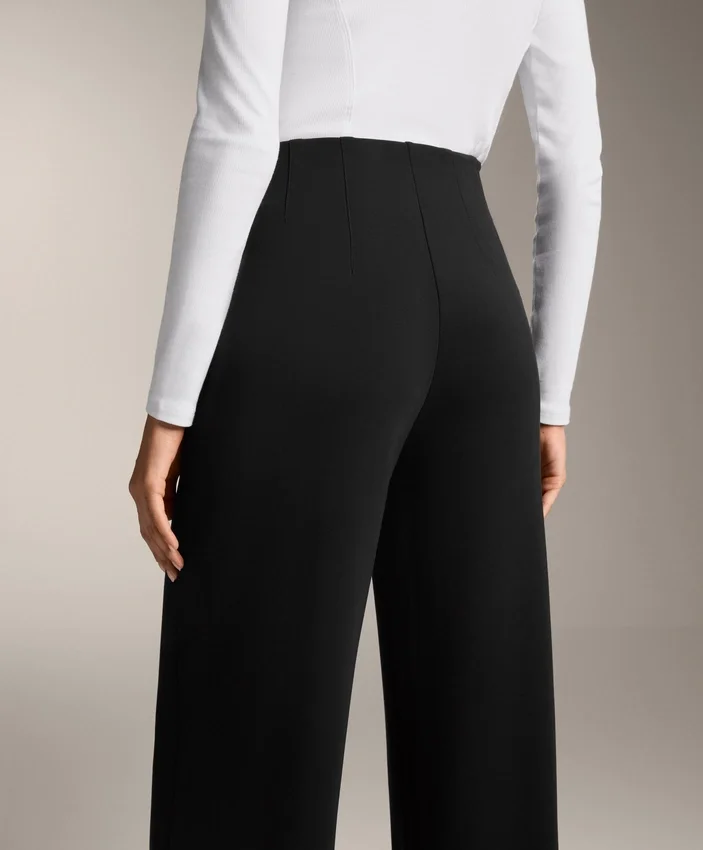 Modal ve kırışık detaylı düz paça pantolonlar Modal ve kırışık detaylı düz paça pantolonlar