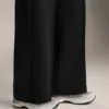 Modal ve kırışık detaylı düz paça pantolonlar Modal ve kırışık detaylı düz paça pantolonlar
