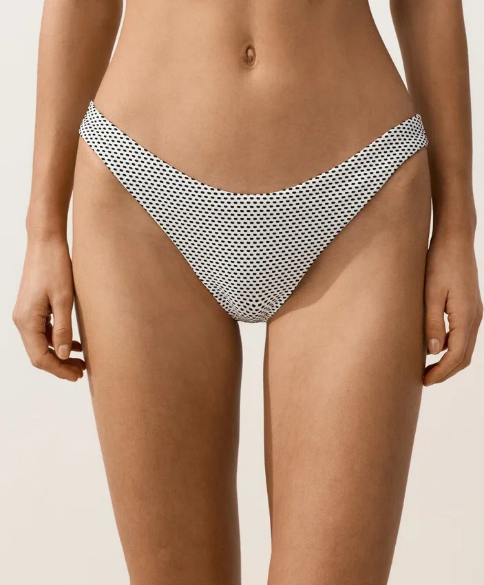 Polka Dot Jakarlı U-Cut Orta Örtücülükte Bikiniler Külotu Polka Dot Jakarlı U-Cut Orta Örtücülükte Bikiniler Külotu