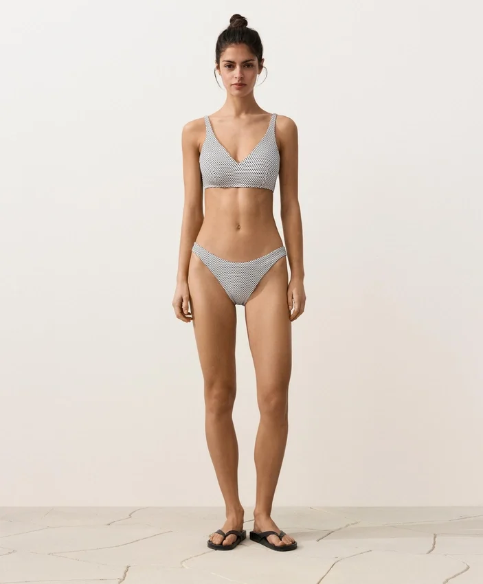 Polka Dot Jakarlı U-Cut Orta Örtücülükte Bikiniler Külotu Polka Dot Jakarlı U-Cut Orta Örtücülükte Bikiniler Külotu