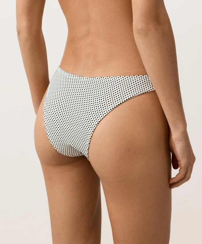 Polka Dot Jakarlı U-Cut Orta Örtücülükte Bikiniler Külotu Polka Dot Jakarlı U-Cut Orta Örtücülükte Bikiniler Külotu