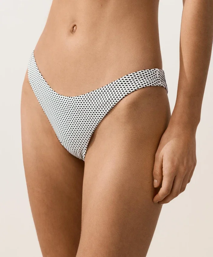 Polka Dot Jakarlı U-Cut Orta Örtücülükte Bikiniler Külotu Polka Dot Jakarlı U-Cut Orta Örtücülükte Bikiniler Külotu