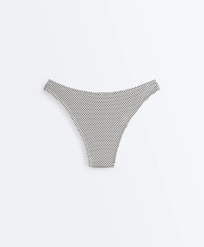 Polka Dot Jakarlı U-Cut Orta Örtücülükte Bikiniler Külotu Polka Dot Jakarlı U-Cut Orta Örtücülükte Bikiniler Külotu