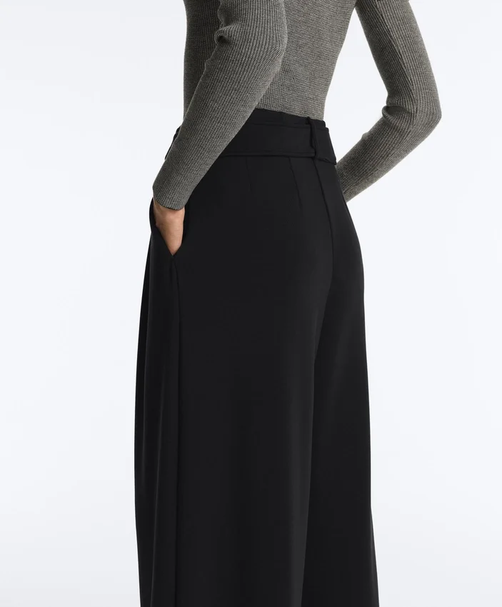Soft Touch Modal Geniş Paça Pantolon, Bel Kısmında Pileli Detay Soft Touch Modal Geniş Paça Pantolon, Bel Kısmında Pileli Detay