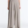 Soft Touch Modal Geniş Paça Pantolonlar ile Korsaj Detay Soft Touch Modal Geniş Paça Pantolonlar ile Korsaj Detay