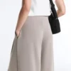 Soft Touch Modal Geniş Paça Pantolonlar ile Korsaj Detay Soft Touch Modal Geniş Paça Pantolonlar ile Korsaj Detay