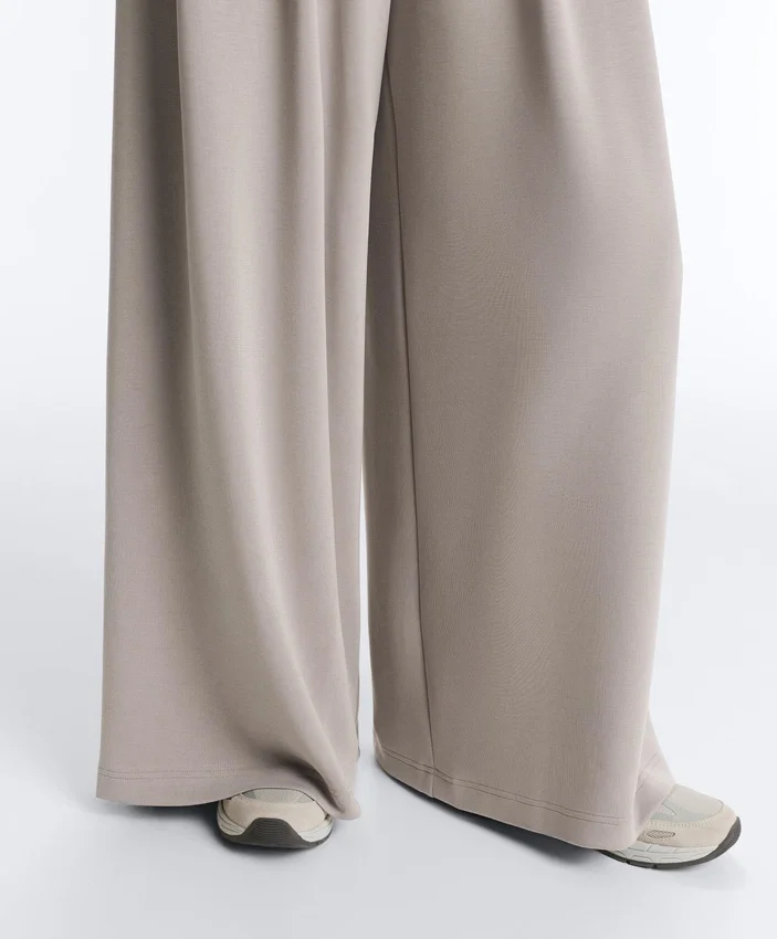 Soft Touch Modal Geniş Paça Pantolonlar ile Korsaj Detay Soft Touch Modal Geniş Paça Pantolonlar ile Korsaj Detay