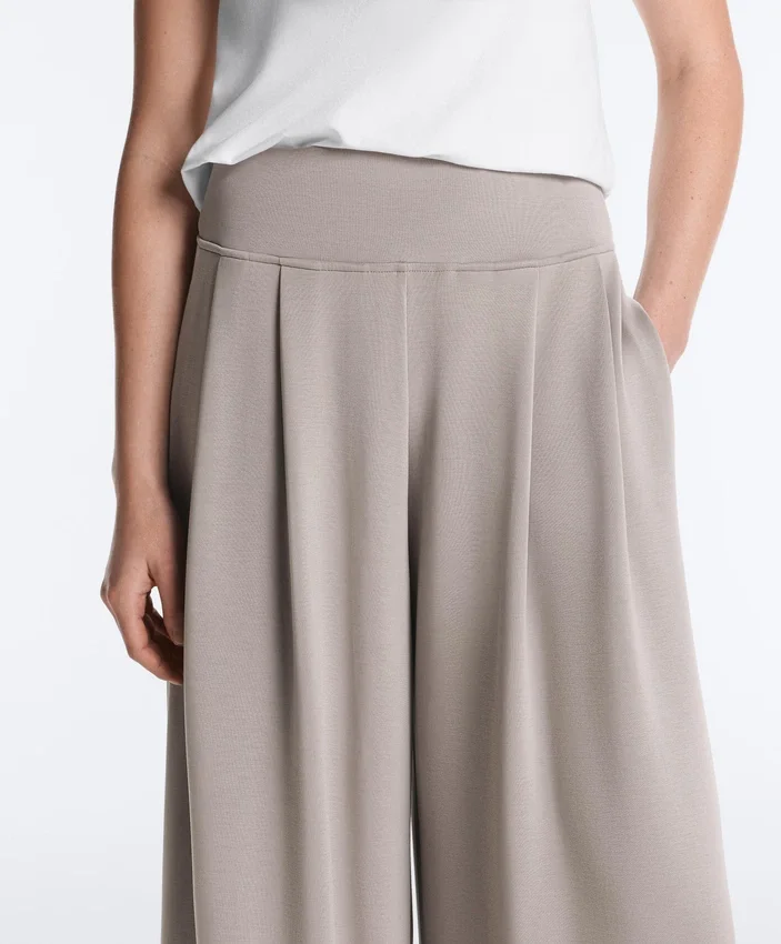 Soft Touch Modal Geniş Paça Pantolonlar ile Korsaj Detay Soft Touch Modal Geniş Paça Pantolonlar ile Korsaj Detay