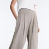 Soft Touch Modal Geniş Paça Pantolonlar ile Korsaj Detay Soft Touch Modal Geniş Paça Pantolonlar ile Korsaj Detay