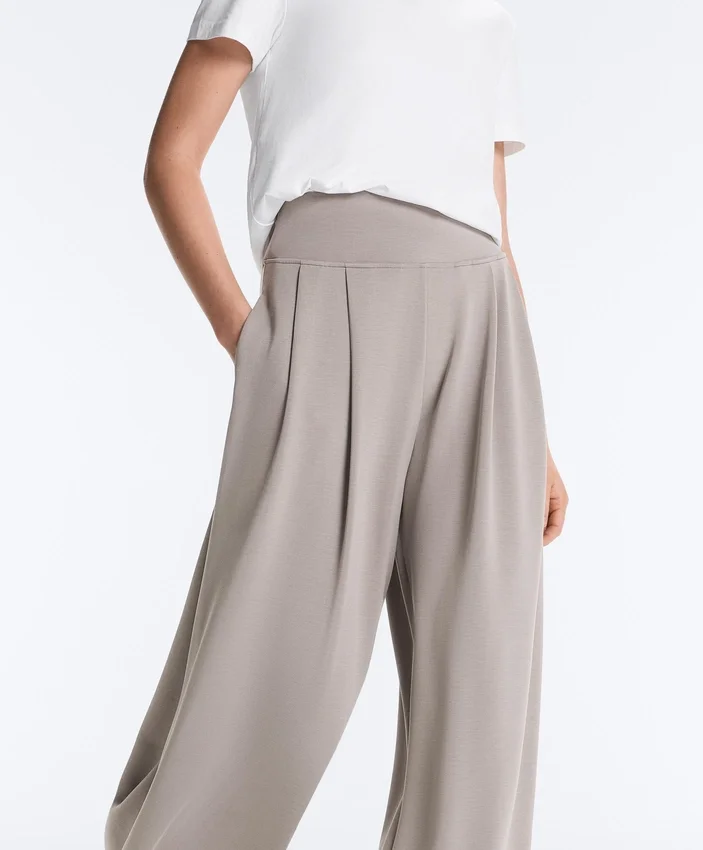 Soft Touch Modal Geniş Paça Pantolonlar ile Korsaj Detay Soft Touch Modal Geniş Paça Pantolonlar ile Korsaj Detay