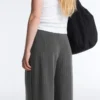 Soft Touch Modal İnce Çizgili Geniş Paça Pantolon Soft Touch Modal İnce Çizgili Geniş Paça Pantolon