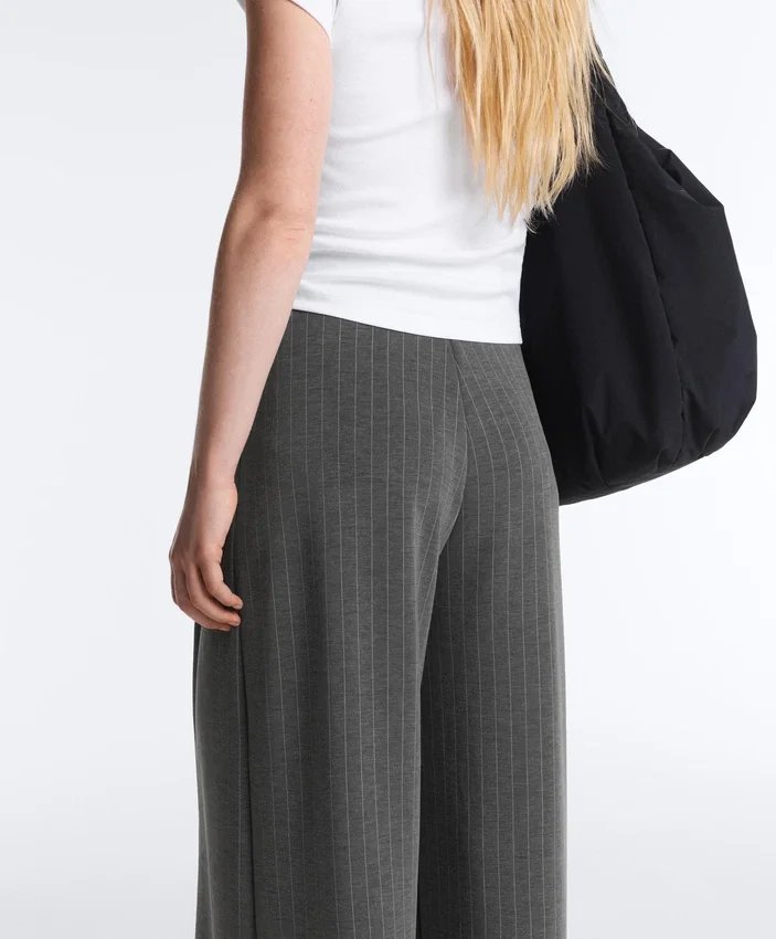 Soft Touch Modal İnce Çizgili Geniş Paça Pantolon Soft Touch Modal İnce Çizgili Geniş Paça Pantolon