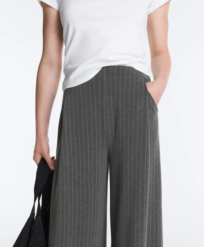 Soft Touch Modal İnce Çizgili Geniş Paça Pantolon Soft Touch Modal İnce Çizgili Geniş Paça Pantolon