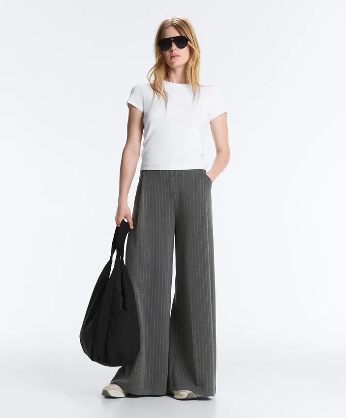 Soft Touch Modal İnce Çizgili Geniş Paça Pantolon Soft Touch Modal İnce Çizgili Geniş Paça Pantolon