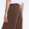 Soft Touch modal ve biye detaylı düz paça pantolon Soft Touch modal ve biye detaylı düz paça pantolon