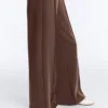 Soft Touch modal ve biye detaylı düz paça pantolon Soft Touch modal ve biye detaylı düz paça pantolon