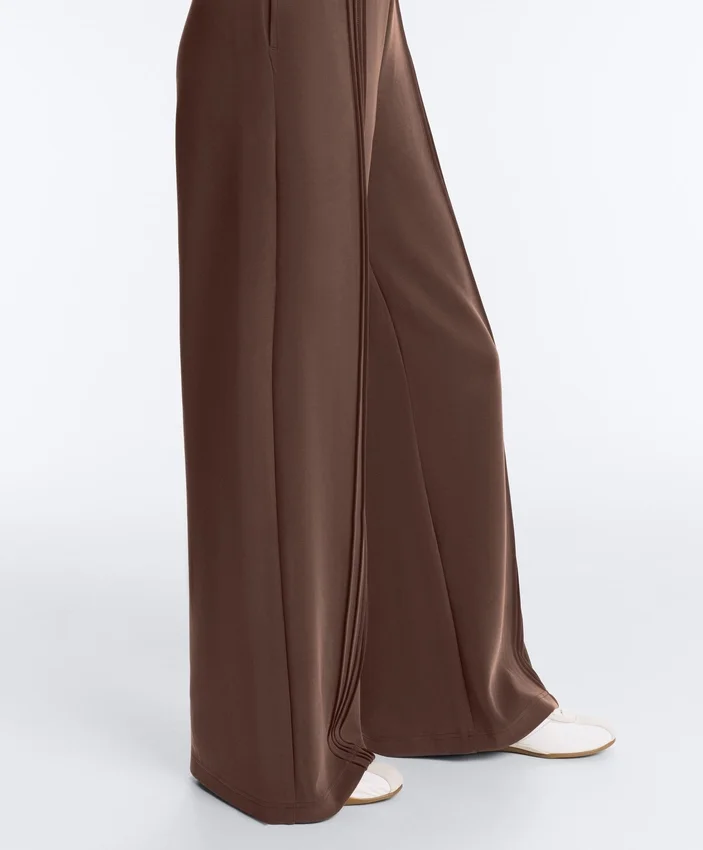 Soft Touch modal ve biye detaylı düz paça pantolon Soft Touch modal ve biye detaylı düz paça pantolon