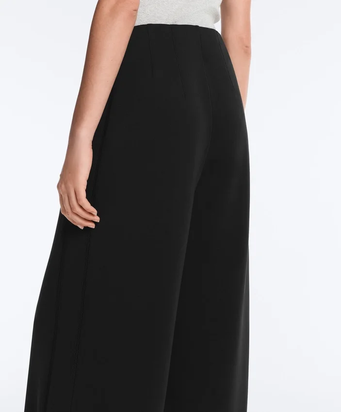Soft Touch Modal ve Hemstitch Detaylı Geniş Paça Pantolonlar Soft Touch Modal ve Hemstitch Detaylı Geniş Paça Pantolonlar
