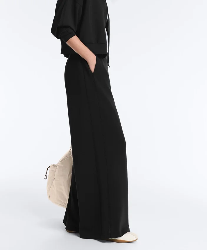 Soft Touch Modal ve Hemstitch Detaylı Geniş Paça Pantolonlar Soft Touch Modal ve Hemstitch Detaylı Geniş Paça Pantolonlar