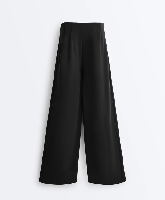 Soft Touch Modal ve Hemstitch Detaylı Geniş Paça Pantolonlar Soft Touch Modal ve Hemstitch Detaylı Geniş Paça Pantolonlar