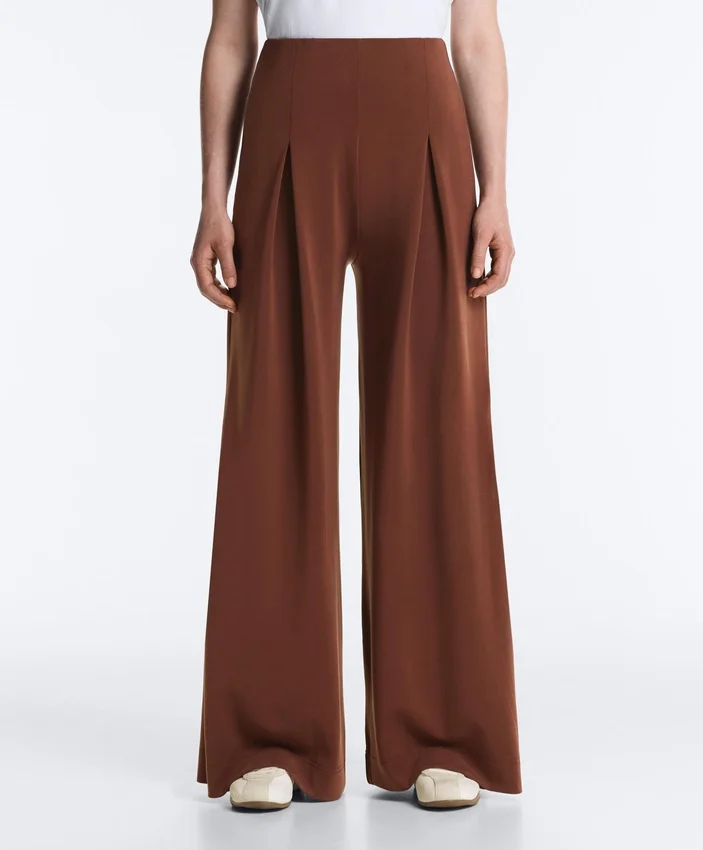 Soft Touch Modal ve Pileli Detaylı Uzun Pantolonlar Soft Touch Modal ve Pileli Detaylı Uzun Pantolonlar