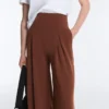Soft Touch Modal ve Pileli Detaylı Uzun Pantolonlar Soft Touch Modal ve Pileli Detaylı Uzun Pantolonlar