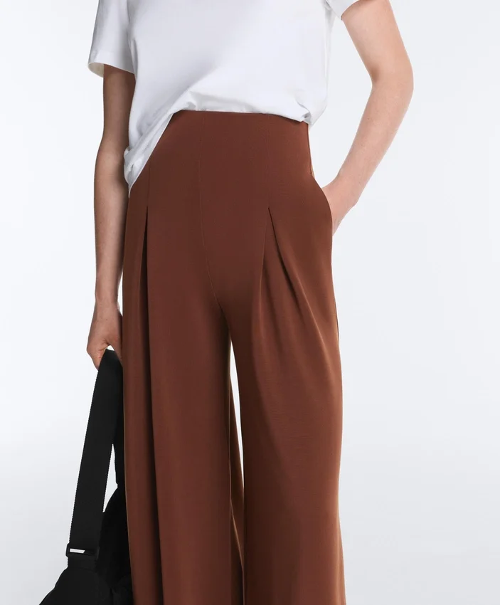Soft Touch Modal ve Pileli Detaylı Uzun Pantolonlar Soft Touch Modal ve Pileli Detaylı Uzun Pantolonlar