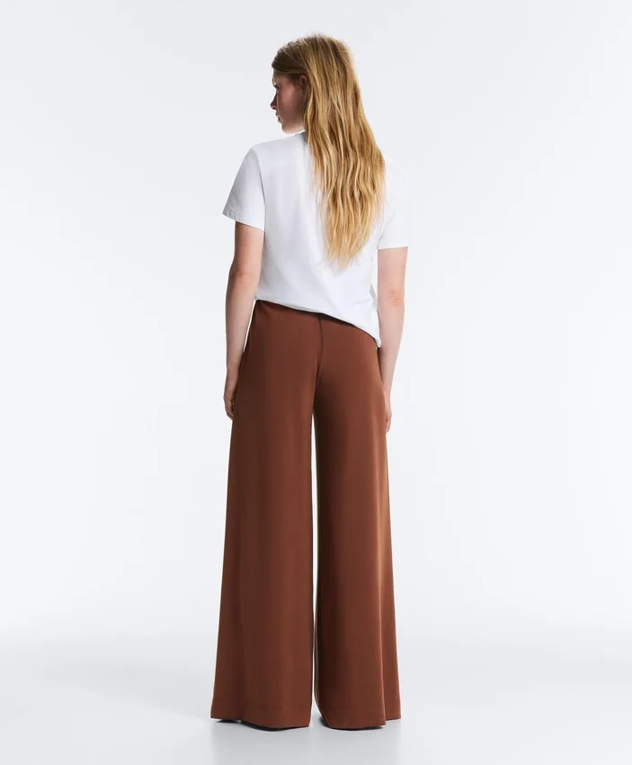Soft Touch Modal ve Pileli Detaylı Uzun Pantolonlar Soft Touch Modal ve Pileli Detaylı Uzun Pantolonlar