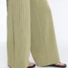 Soft Touch İnce Çizgili Geniş Paça Yüksek Bel Pantolon Soft Touch İnce Çizgili Geniş Paça Yüksek Bel Pantolon
