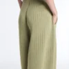 Soft Touch İnce Çizgili Geniş Paça Yüksek Bel Pantolon Soft Touch İnce Çizgili Geniş Paça Yüksek Bel Pantolon