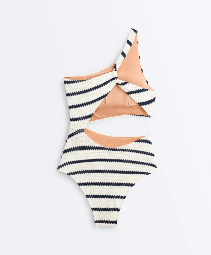 Tığ İşi Çizgili Asimetrik Trikiniler Tığ İşi Çizgili Asimetrik Trikiniler