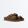 Toka Detaylı Yarı Süet Platform Sandaletler Toka Detaylı Yarı Süet Platform Sandaletler