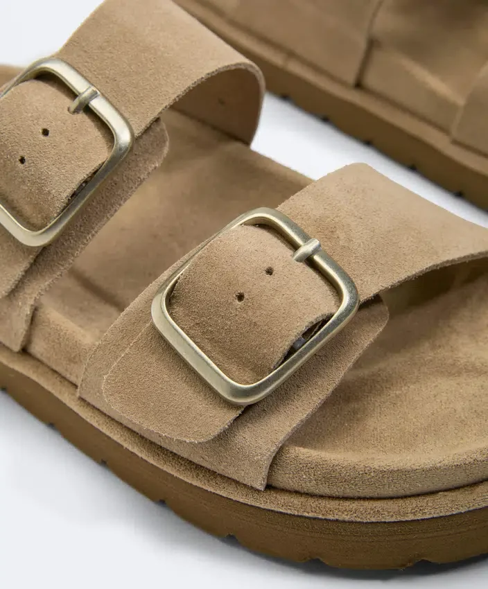 Toka Detaylı Yarı Süet Platform Sandaletler Toka Detaylı Yarı Süet Platform Sandaletler