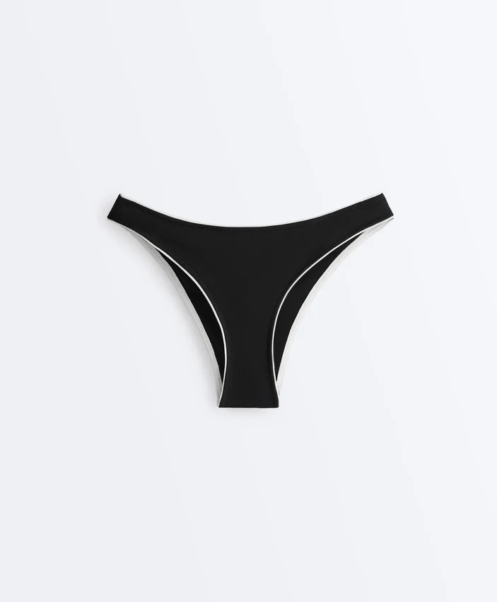 U Kesim Külot Detaylı Orta Örtücülükte Bikiniler U Kesim Külot Detaylı Orta Örtücülükte Bikiniler