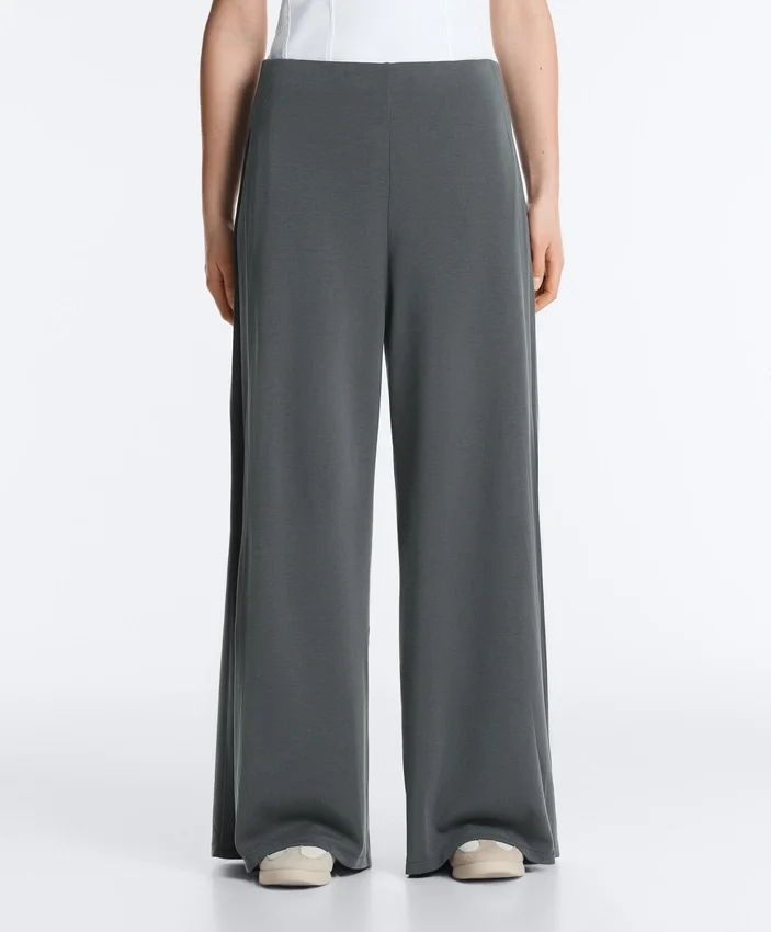 Yan Pileli ve Modal Soft Touch Yumuşak Dokunuşlu Geniş Paça Pantolon Yan Pileli ve Modal Soft Touch Yumuşak Dokunuşlu Geniş Paça Pantolon
