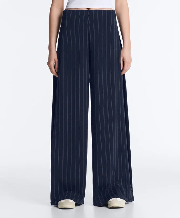 Yan Pileli ve Modal Soft Touch Yumuşak Dokunuşlu Geniş Paça Pantolon Yan Pileli ve Modal Soft Touch Yumuşak Dokunuşlu Geniş Paça Pantolon