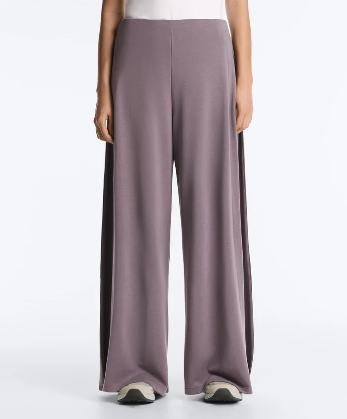 Yan Pileli ve Modal Soft Touch Yumuşak Dokunuşlu Geniş Paça Pantolon Yan Pileli ve Modal Soft Touch Yumuşak Dokunuşlu Geniş Paça Pantolon