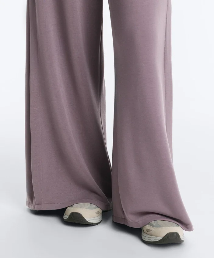 Yan Pileli ve Modal Soft Touch Yumuşak Dokunuşlu Geniş Paça Pantolon Yan Pileli ve Modal Soft Touch Yumuşak Dokunuşlu Geniş Paça Pantolon