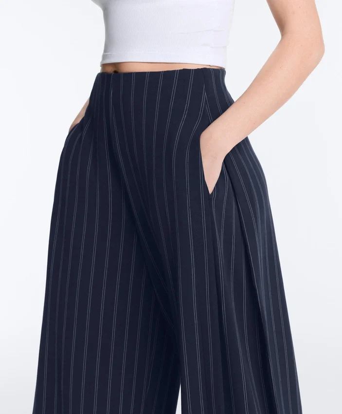 Yan Pileli ve Modal Soft Touch Yumuşak Dokunuşlu Geniş Paça Pantolon Yan Pileli ve Modal Soft Touch Yumuşak Dokunuşlu Geniş Paça Pantolon