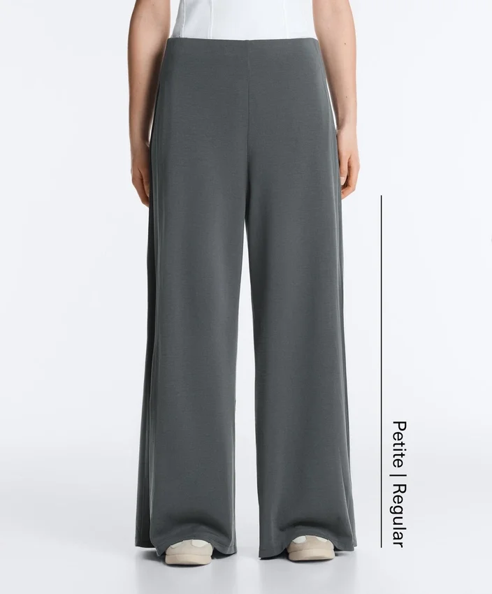 Yan Pileli ve Modal Soft Touch Yumuşak Dokunuşlu Geniş Paça Pantolon Yan Pileli ve Modal Soft Touch Yumuşak Dokunuşlu Geniş Paça Pantolon