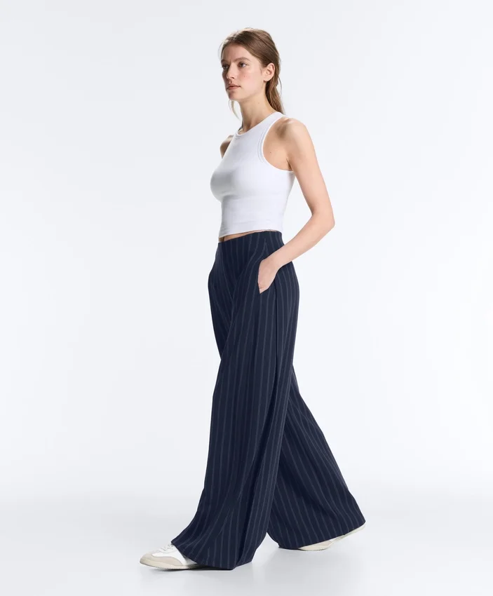 Yan Pileli ve Modal Soft Touch Yumuşak Dokunuşlu Geniş Paça Pantolon Yan Pileli ve Modal Soft Touch Yumuşak Dokunuşlu Geniş Paça Pantolon