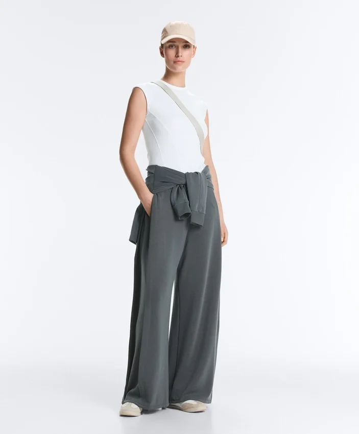Yan Pileli ve Modal Soft Touch Yumuşak Dokunuşlu Geniş Paça Pantolon Yan Pileli ve Modal Soft Touch Yumuşak Dokunuşlu Geniş Paça Pantolon