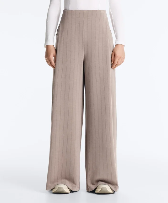 Yumuşak dokunuşlu Soft Touch modal kumaştan geniş paça çizgili pantolon Yumuşak dokunuşlu Soft Touch modal kumaştan geniş paça çizgili pantolon