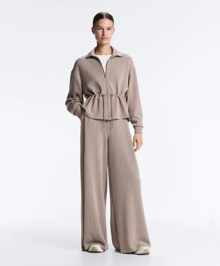 Yumuşak dokunuşlu Soft Touch modal kumaştan geniş paça çizgili pantolon Yumuşak dokunuşlu Soft Touch modal kumaştan geniş paça çizgili pantolon