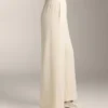 Yumuşak dokunuşlu Soft Touch modal kumaştan üretilmiş, yanları ribana detaylı düz paça pantolonlar Yumuşak dokunuşlu Soft Touch modal kumaştan üretilmiş, yanları ribana detaylı düz paça pantolonlar